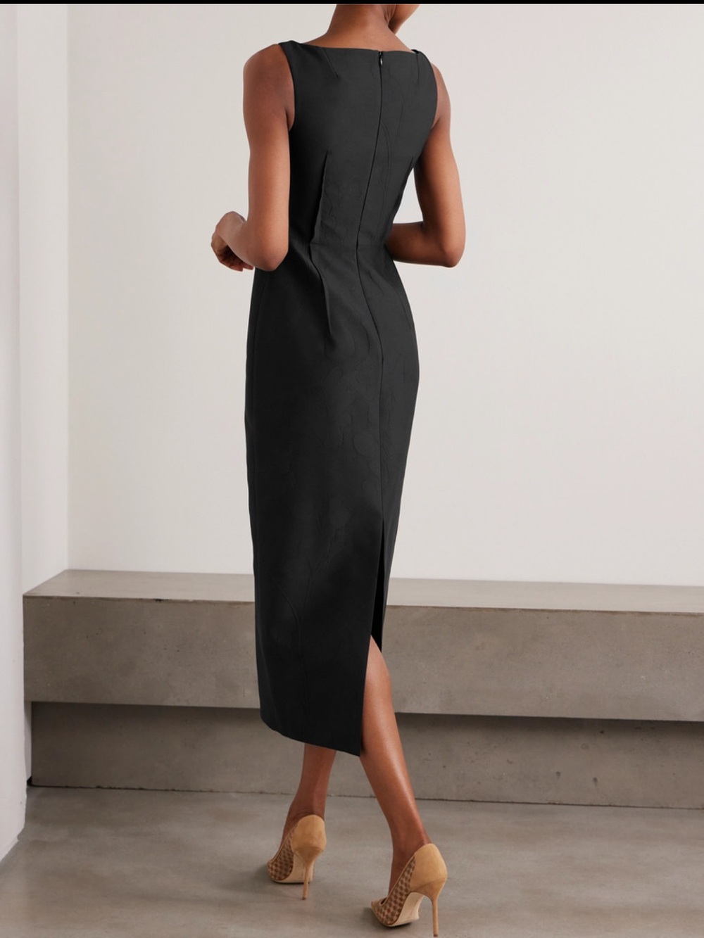 Classic Black Sheath Dress - Sleek Sleeveless Design